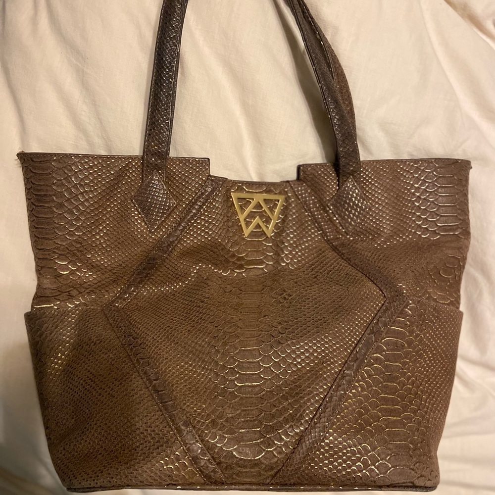 Kelly Wynne Paint the Town Tote